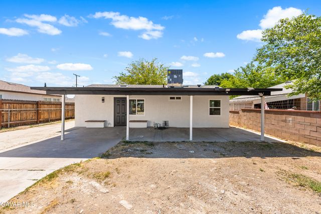 45040 Redwood Avenue, Lancaster, CA 93534