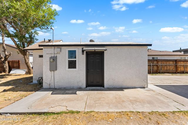 45040 Redwood Avenue, Lancaster, CA 93534