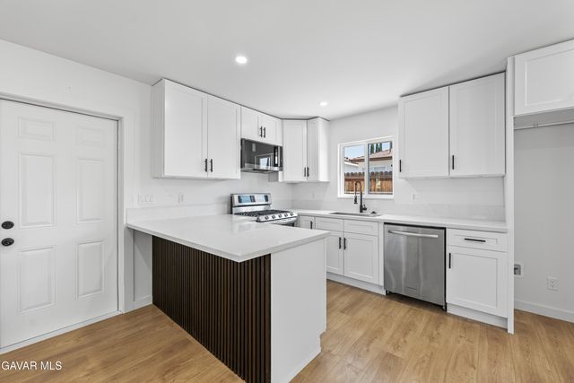 45040 Redwood Avenue, Lancaster, CA 93534