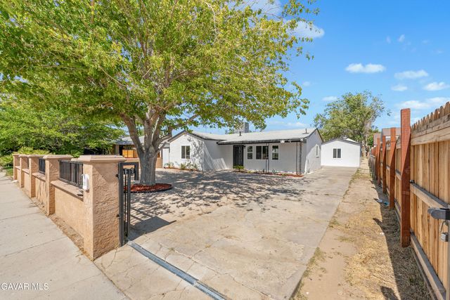 45040 Redwood Avenue, Lancaster, CA 93534
