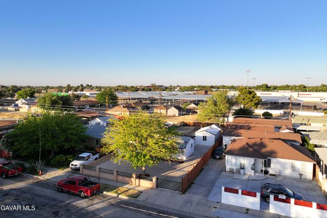 45040 Redwood Avenue, Lancaster, CA 93534