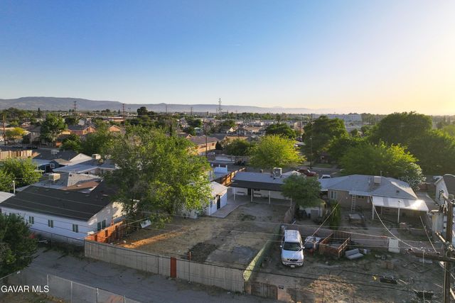 45040 Redwood Avenue, Lancaster, CA 93534