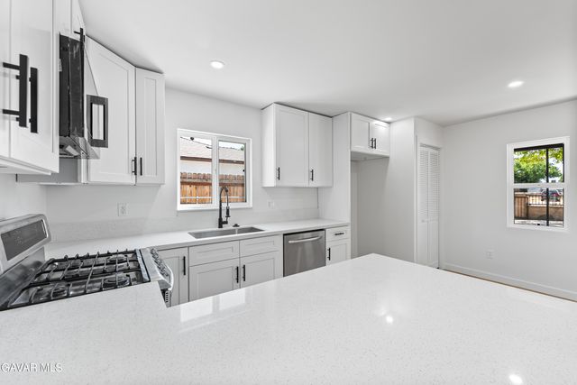 45040 Redwood Avenue, Lancaster, CA 93534