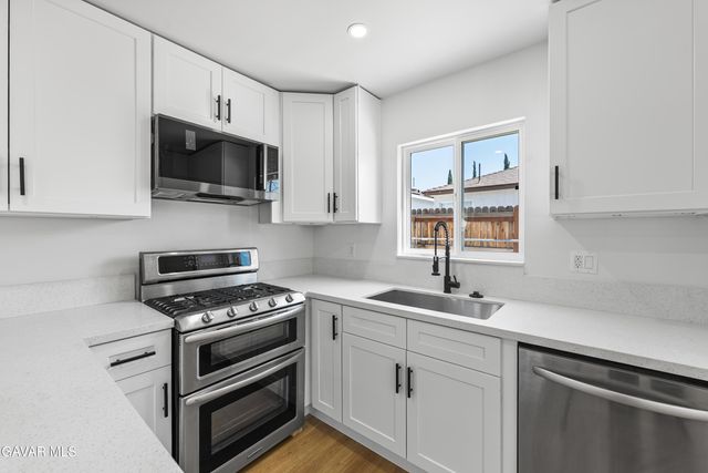 45040 Redwood Avenue, Lancaster, CA 93534