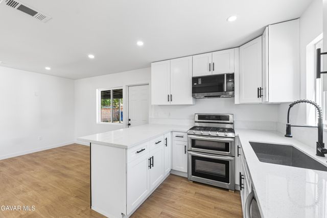 45040 Redwood Avenue, Lancaster, CA 93534