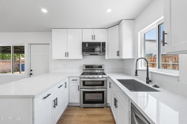 45040 Redwood Avenue, Lancaster, CA 93534