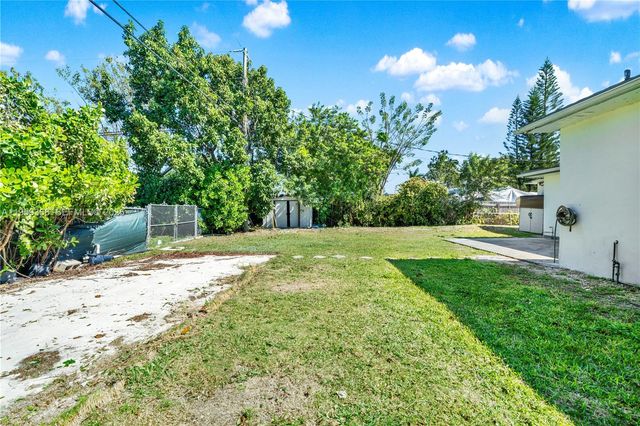 14855 Grant Ln, Homestead, FL 33033