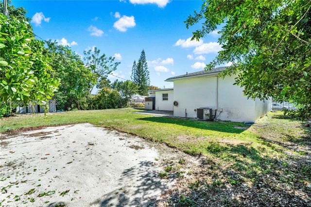 14855 Grant Ln, Homestead, FL 33033