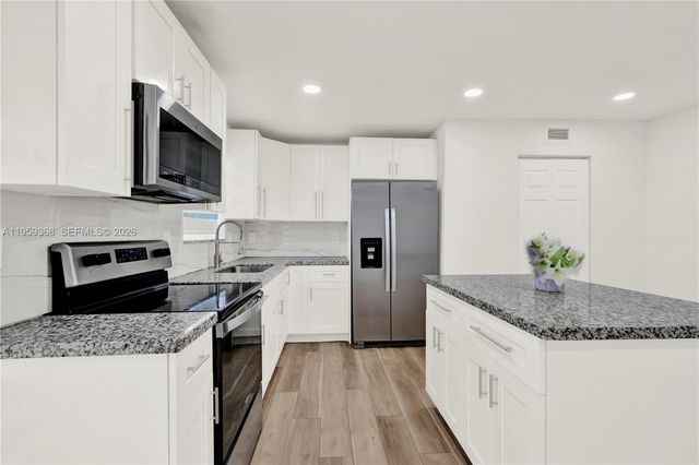 14855 Grant Ln, Homestead, FL 33033