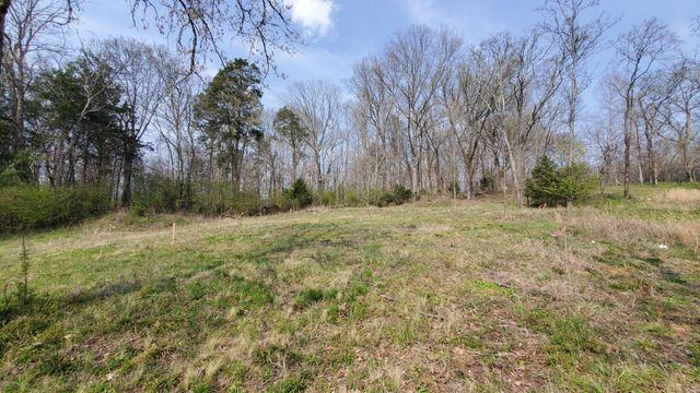 5 Center Star Rd, Columbia, TN 38401