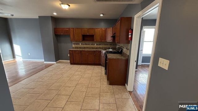 134 Milford 2 fl, Newark, NJ 07108