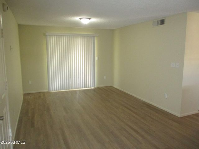 6133 S COLLEGE Avenue, Tempe, AZ 85283