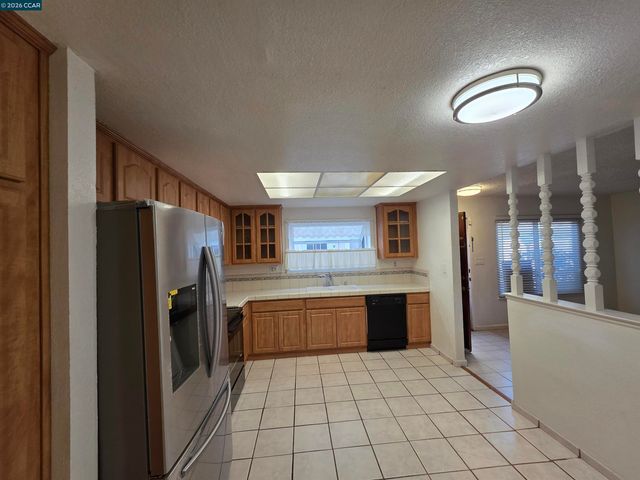 2581 El Portal Dr C, San Pablo, CA 94806
