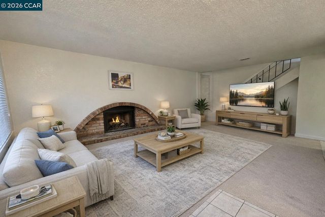 2581 El Portal Dr C, San Pablo, CA 94806