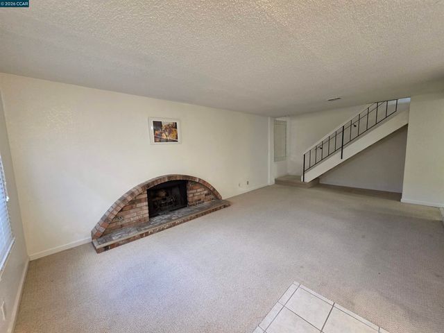 2581 El Portal Dr C, San Pablo, CA 94806