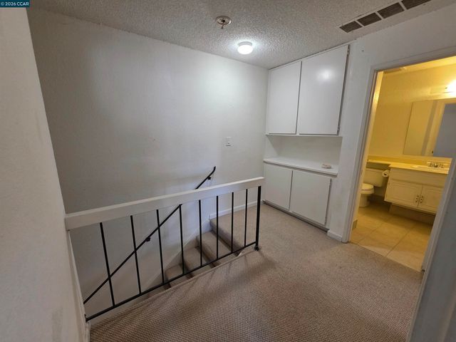 2581 El Portal Dr C, San Pablo, CA 94806