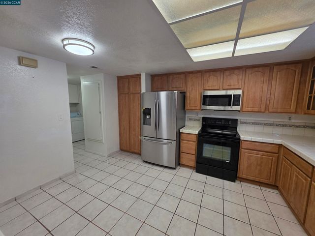 2581 El Portal Dr C, San Pablo, CA 94806