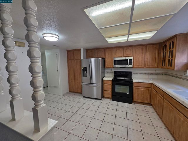 2581 El Portal Dr C, San Pablo, CA 94806