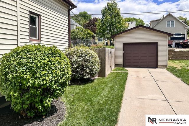 613 N 41st Avenue, Omaha, NE 68131
