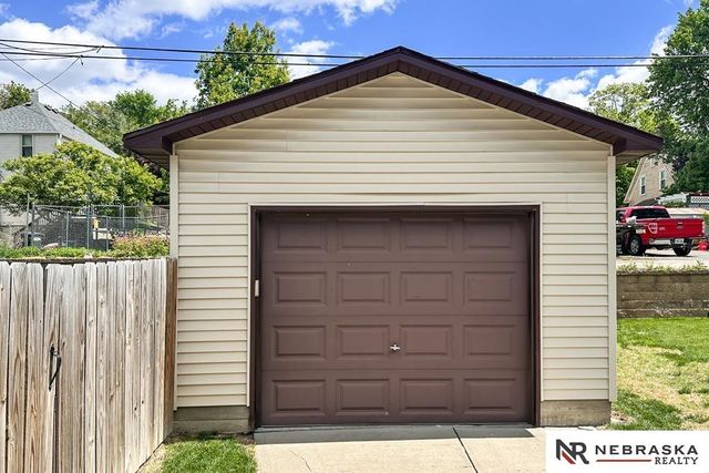 613 N 41st Avenue, Omaha, NE 68131