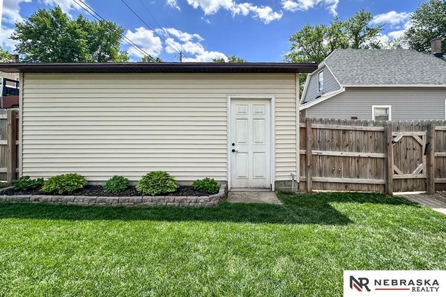 613 N 41st Avenue, Omaha, NE 68131