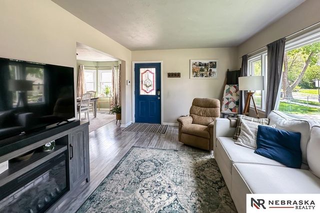 613 N 41st Avenue, Omaha, NE 68131