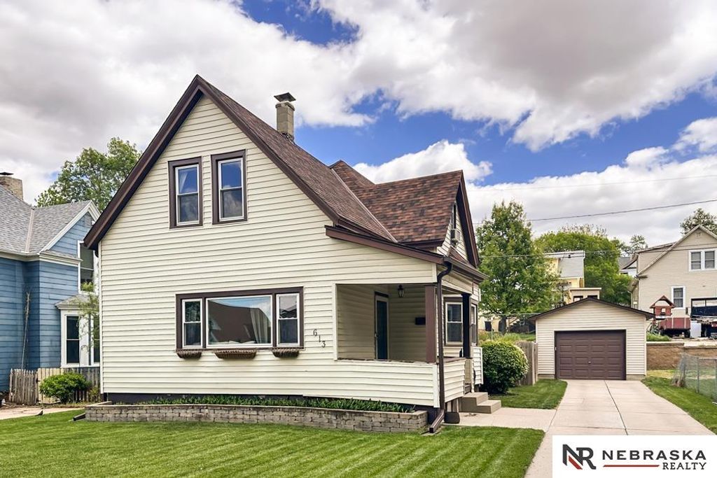 613 N 41st Avenue, Omaha, NE 68131