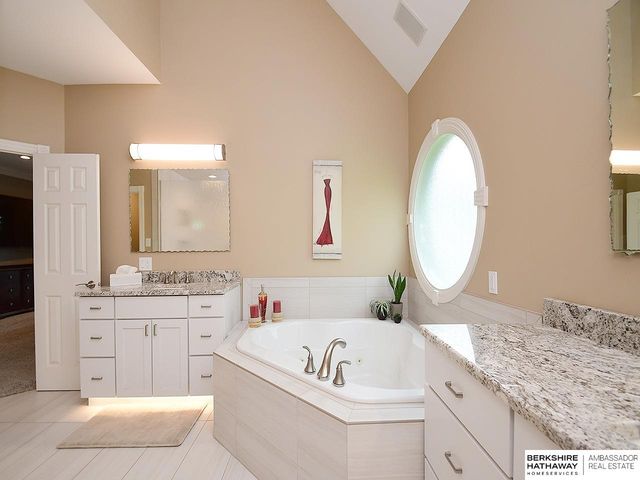 2227 S 189th Circle, Omaha, NE 68130