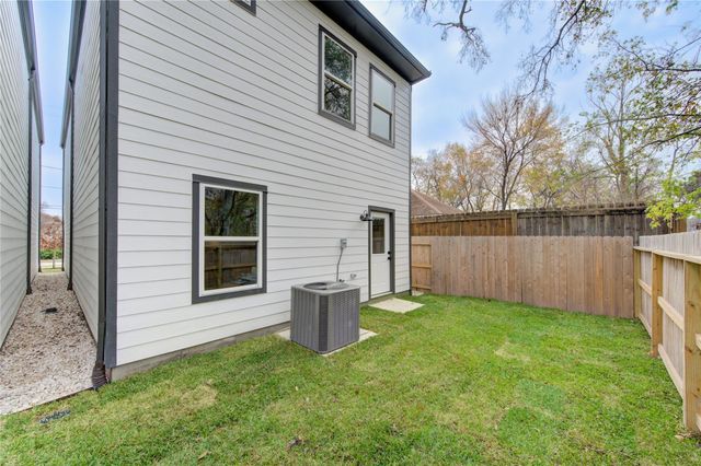 2015 A Brackenridge Street, Houston, TX 77026