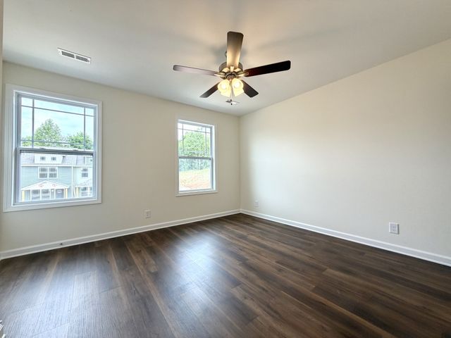 910 Peaceful Pl, Clarksville, TN 37040