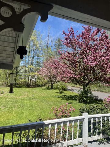 28 John Carle Road, Saugerties, NY 12477