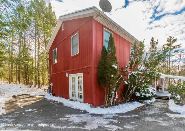 28 John Carle Road, Saugerties, NY 12477