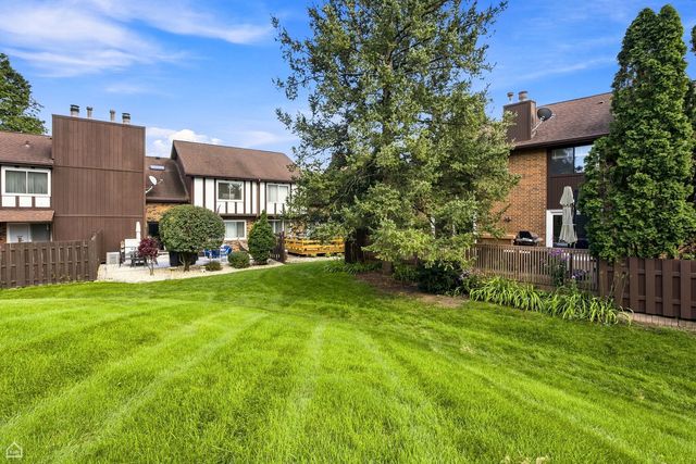 610 Cress Creek Lane, Crystal Lake, IL 60014