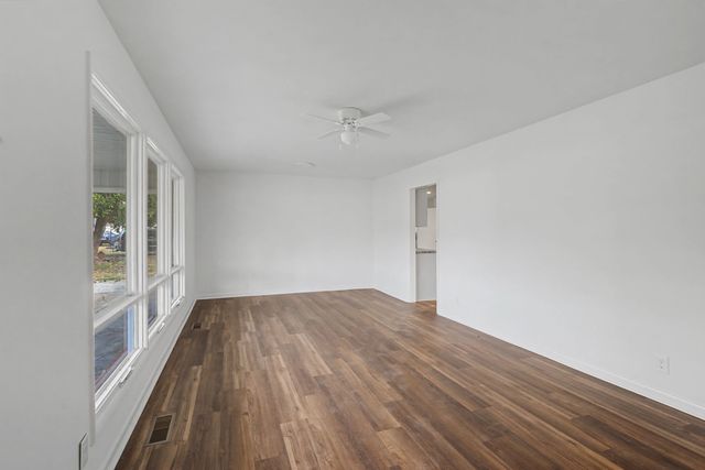 1106 Bagley Dr, Fayetteville, TN 37334