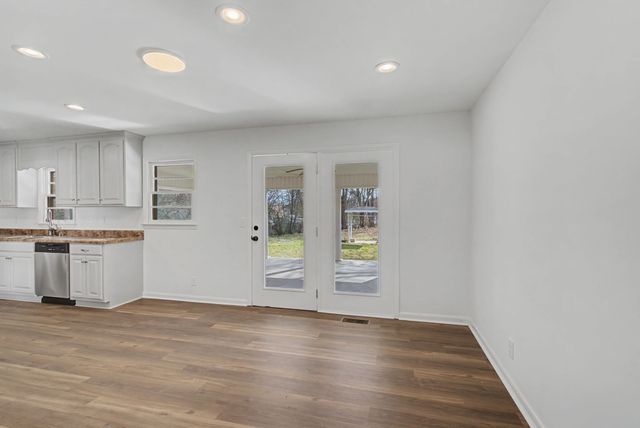 1106 Bagley Dr, Fayetteville, TN 37334