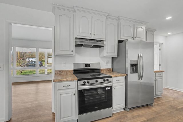 1106 Bagley Dr, Fayetteville, TN 37334