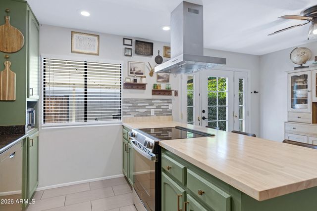 8835 N NEW WORLD Drive, Glendale, AZ 85302