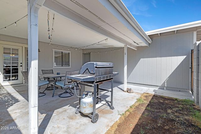 8835 N NEW WORLD Drive, Glendale, AZ 85302