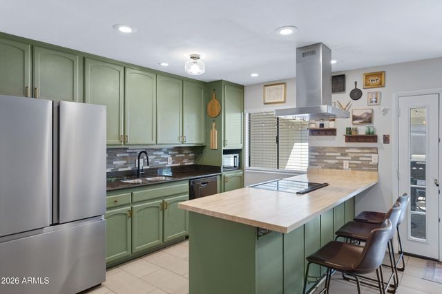 8835 N NEW WORLD Drive, Glendale, AZ 85302