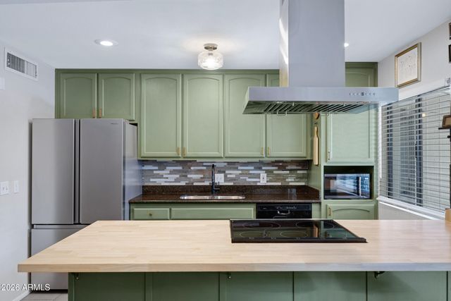 8835 N NEW WORLD Drive, Glendale, AZ 85302