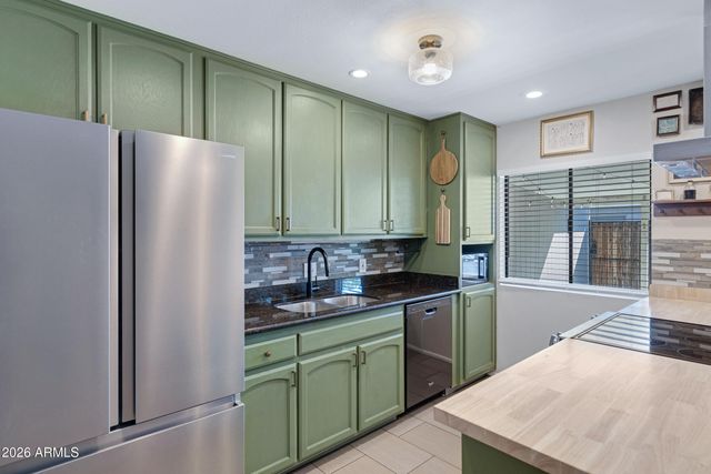 8835 N NEW WORLD Drive, Glendale, AZ 85302