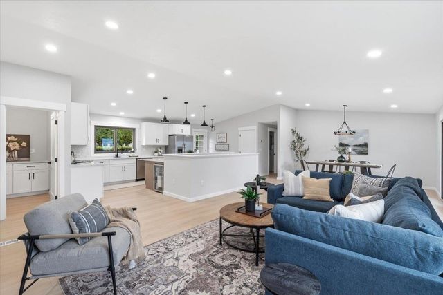 5621 S Conklin Rd, Greenacres, WA 99016