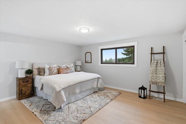 5621 S Conklin Rd, Greenacres, WA 99016