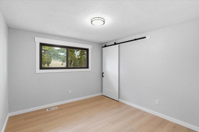 5621 S Conklin Rd, Greenacres, WA 99016