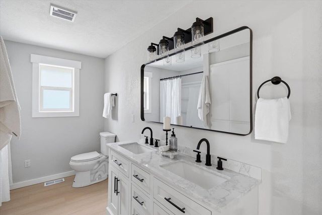 5621 S Conklin Rd, Greenacres, WA 99016