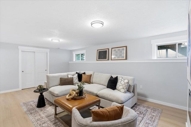 5621 S Conklin Rd, Greenacres, WA 99016