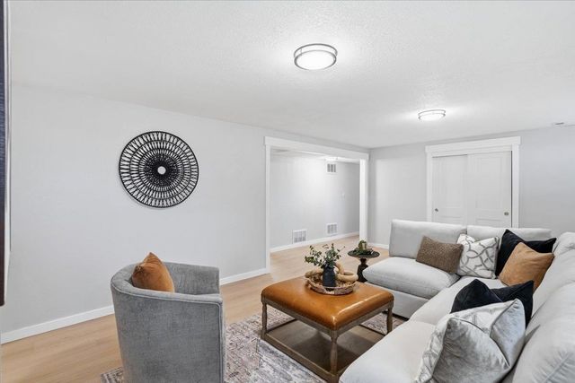 5621 S Conklin Rd, Greenacres, WA 99016