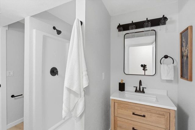 5621 S Conklin Rd, Greenacres, WA 99016