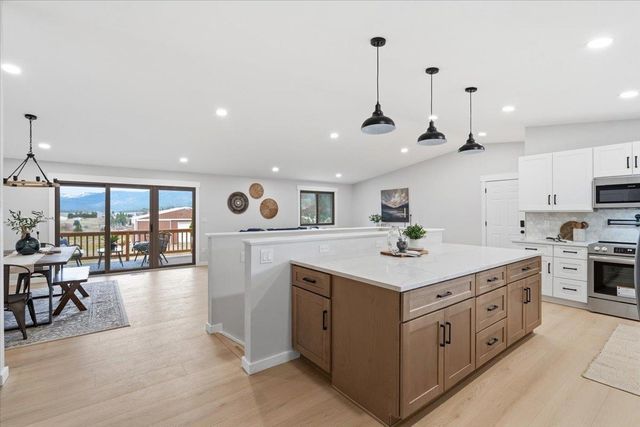 5621 S Conklin Rd, Greenacres, WA 99016