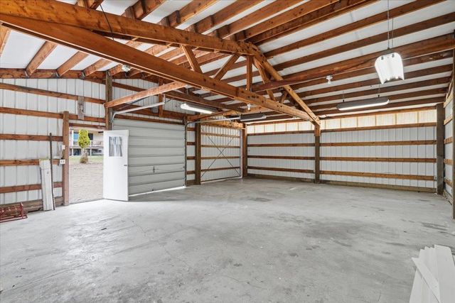 5621 S Conklin Rd, Greenacres, WA 99016